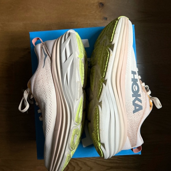 Hoka pink Bondi 8 sneakers - Picture 3 of 4